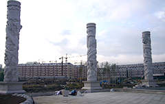 《盤(pán)龍柱雕塑》